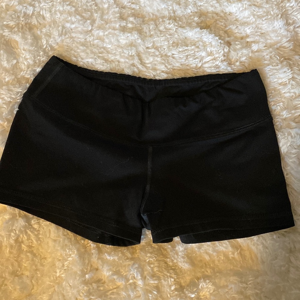 FLEO 🖤 Black Shorts